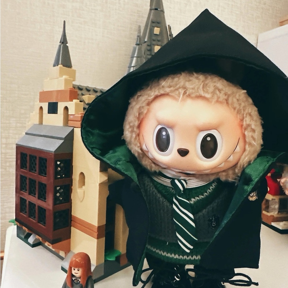 Slytherin-Inspired Wizard Outfit for Labubu – Robe, Sweater, Tie, Shoes & Pants